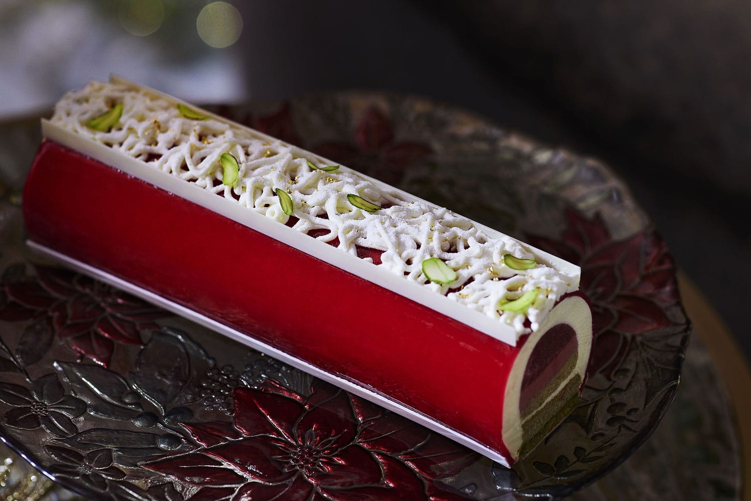 Bûche création fraise et pistache