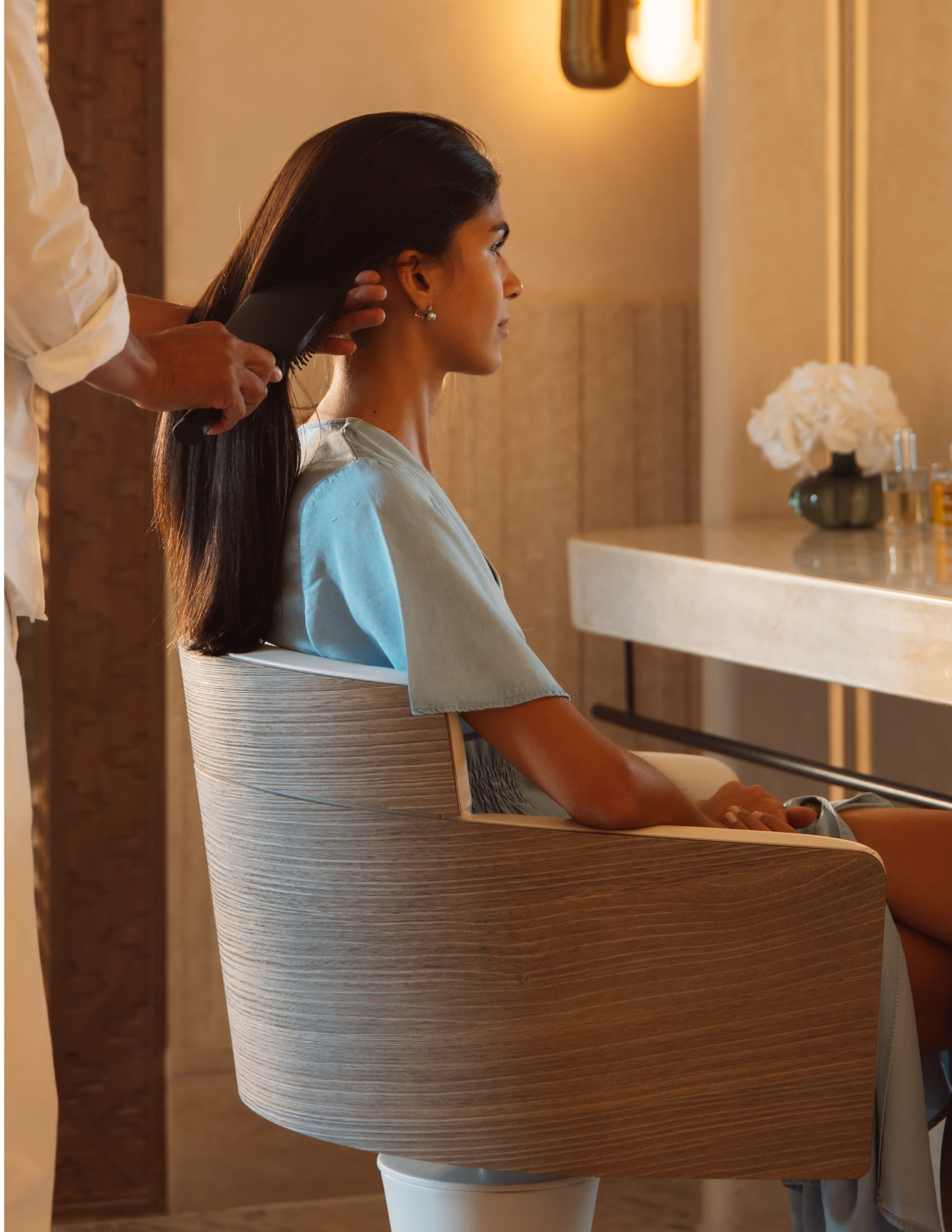 Cheveux après l’été : retrouver force, douceur et éclat